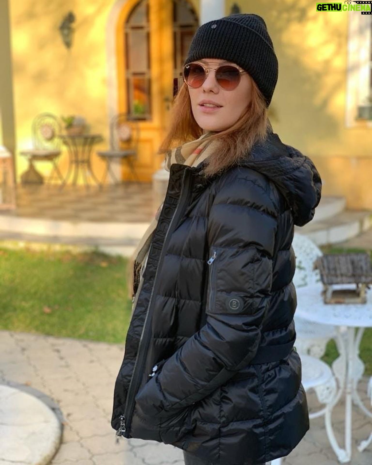 Debbi - 425 Likes - Tak jsme vyrazili na výlet do Nymburka ❤️ dekujeme @na_stare_poste za pozvání na opravdu krásné místo ❤️ a jestli někdo hledá a objíždí místa na svatbu jako my?! Tak určitě doporučuji návštěvu.