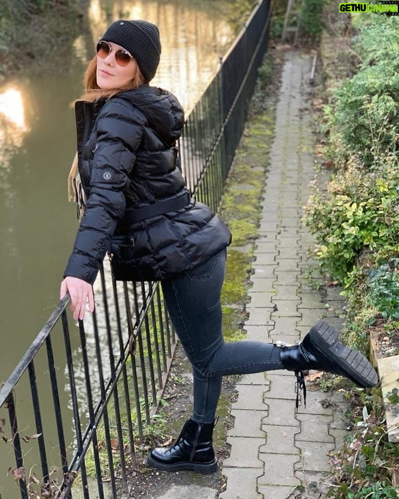 Debbi - 425 Likes - Tak jsme vyrazili na výlet do Nymburka ❤️ dekujeme @na_stare_poste za pozvání na opravdu krásné místo ❤️ a jestli někdo hledá a objíždí místa na svatbu jako my?! Tak určitě doporučuji návštěvu.