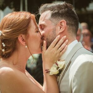 Debbi Instagram - T D = VŠL
😍🤍💍👰🤵‍♂️