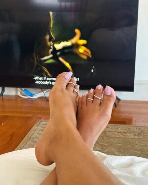 Debleena Sen Instagram - Nail care kinda day! 

#nailcare #spaday #stanleycup #pedimani #pedicure #manicure #nailpolish #nailcolor #pink #love #feetlove #pyaar #toerings