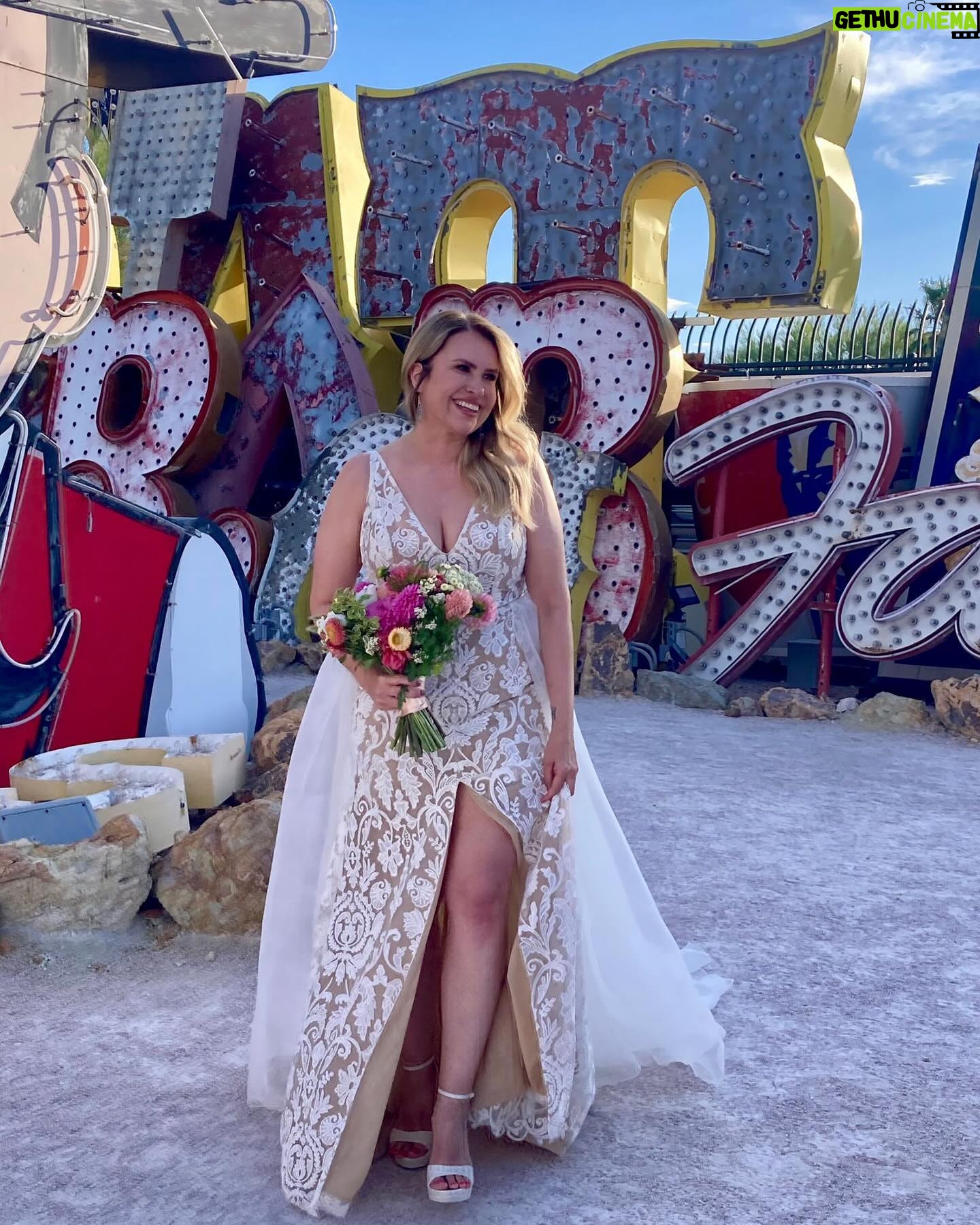 Debra DiGiovanni - 2.1K Likes - My friend Pete got married yesterday (to Melody! Second pic) and it was such a great night! We cried, we laughed (we were a bit sweaty) and we ate too much. PERFECTION! Congrats Pete & Melody! I love you so much! š©· š