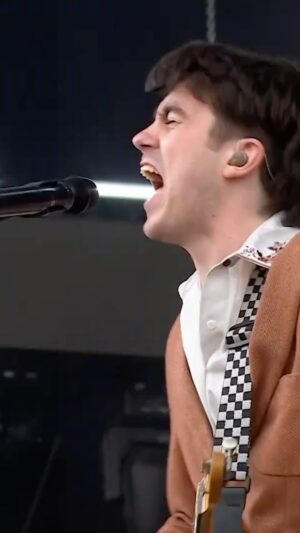 Declan McKenna Instagram - A little bit of Nothing Works from the biggest weekend with @bbcradio1, you can watch our full performance back on iplayer x