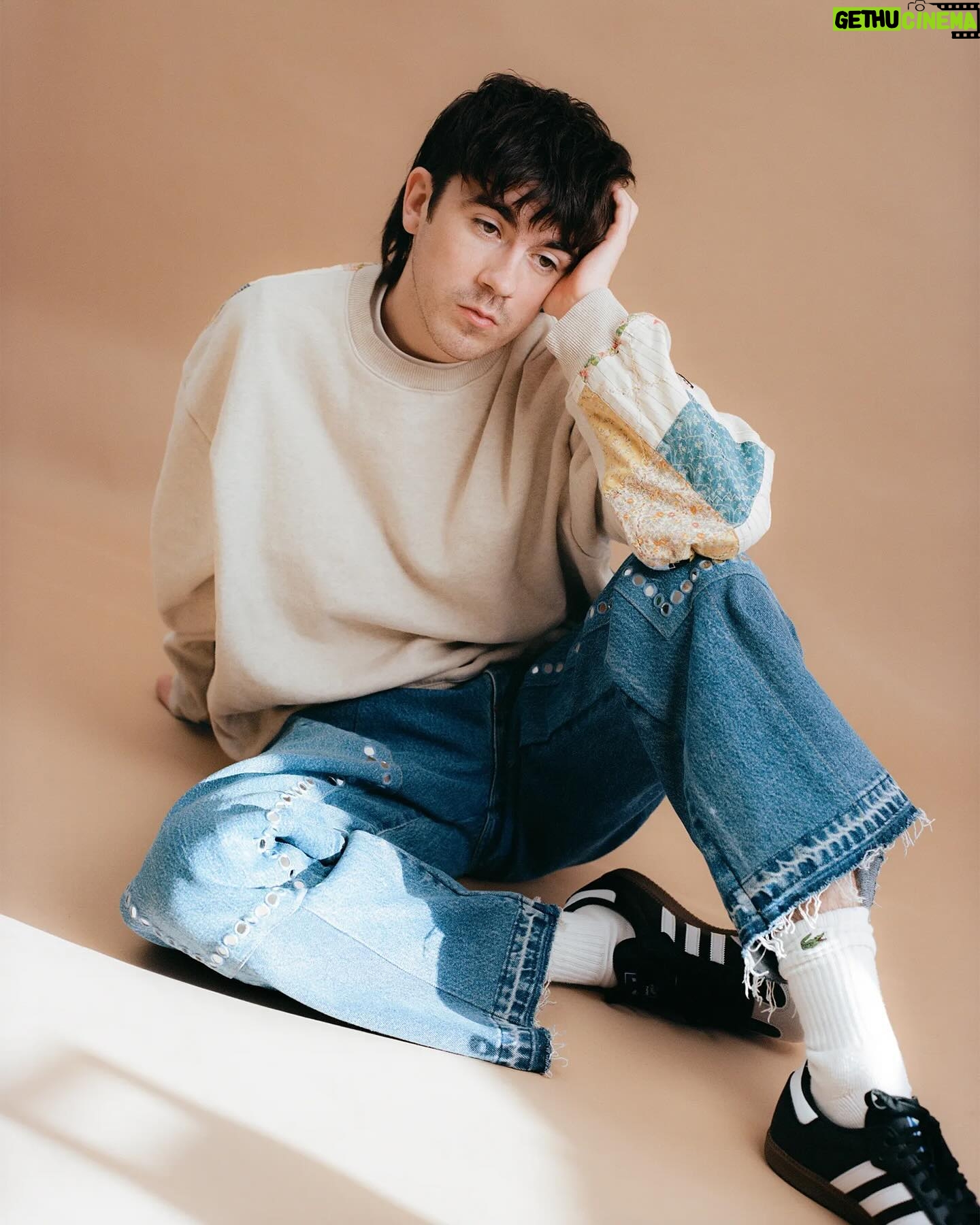 Declan McKenna - 24.2K Likes - Thanks for having me @bricks_magazine. Full interview up on their site now x
📸 @amylidgett
Styling @benianjames
Grooming @chadmaxwellhair
Styling assistant @annabeljwebster
Words @artschoolcliche
Cover graphics @peterbonomi