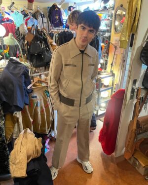 Declan McKenna Instagram - Who me?
🇫🇷 salut France, c’est bon!
📸 @benlimmer