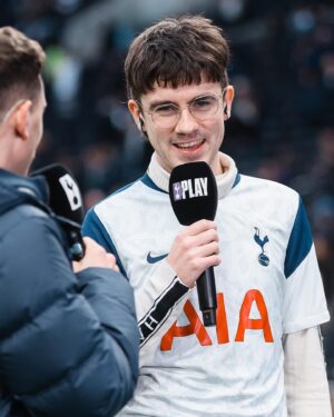 Declan McKenna Instagram - One of our own ☝️

Great to welcome Spurs fan @thedeclanmckenna to N17 for a half-time performance yesterday! 🎶