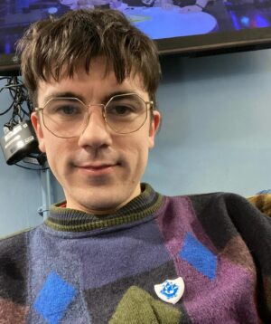 Declan McKenna Instagram - Mam I’m on blue Peter! 
Tonight at 5
@cbbc 
X