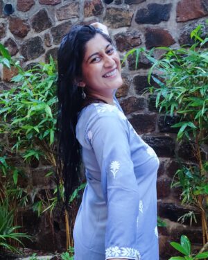 Deeksha Joshi Instagram - न जाने कितने हम तुम लिख देंगे
कहानियां,गीत ,नगमे और कविताएं
दोहराई जाएंगी हमारी तुम्हारी ही निशानियां
लो हो गए अमर हम-तुम और ये बरखा |

— मधु खरे