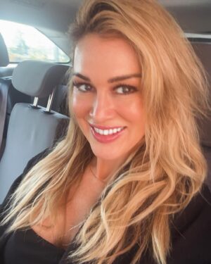 Deirdre Lorenz Instagram - May mood 🌸🦋💖 Enjoying the inspiring views in the city this morning. Ready for new roles, collaborations and awesome times with friends and family. Wishing you a good month, too.✨#kickoff #nyc #mayday 
.
.
#newyork #actress #model #newmonth #film #series #collaboration #hollywood #casting #audition #goodmorning #working #acting #modeling #booking #raiseyourvibration #enjoylife #smile #enjoytheview #goldenhour #magic 🌿☀️