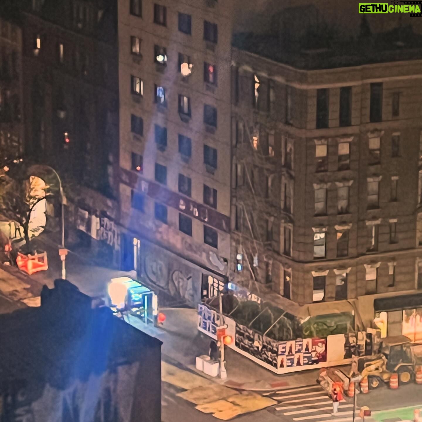 Deirdre Lorenz - 3 Likes - Neighborhood night lights.
#nyc #newyork #nyclife #enjoylife #creative #goodlife