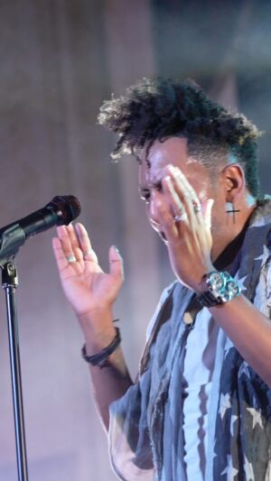 Deitrick Haddon Instagram - I'm excited to be with my Chicago family tomorrow and I'll be home in Detroit on Thursday!! Listen closely fam: YES I GO UP first so don't be upset just BE ON TIME!! 
👂🏾 ☝🏾The party starts from the beginning to the end!! 
Comment if you've been to the concert or plan on coming! We are sold out so don't miss it!!
@igotawaytour #WellDone