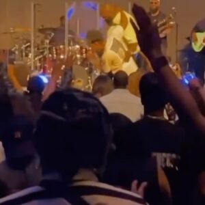 Deitrick Haddon Instagram - When the worship hit!!!🙌🏾😭😭😭 
John 4:24
God is a Spirit: and they that worship him must worship him in spirit and in truth.
#Deitrickontour @Igotaway