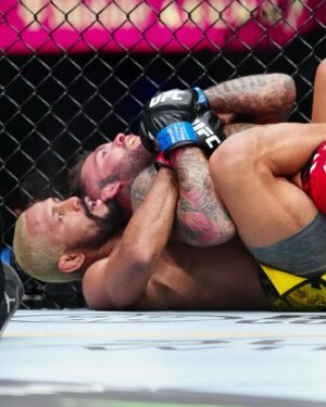 Deiveson Figueiredo Instagram - A vitória do @daico_deusdaguerra no #ufc300 sobre o ex-campeão Cody Garbrandt abriu caminho para o brasileiro mirar alvos ainda maiores na divisão. Na sua opinião, qual deve ser o próximo passo do Daico no octógono? 

📸 @louisgrassephotos