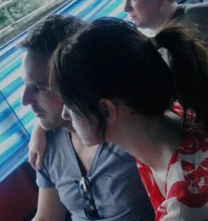 Delphine McCarty Instagram - Je profite de ces photos géniales d’un voyage en Thaïlande d’il y a maintenant 10 ans qu’un ami m’a envoyé hier pour vous remercier tous pour vos messages et vous dire que ouiiii tout s’est très bien passé !🥳 Christophe va bien, ca y est youpiiii plus de vis, plaques et autres bidules dans  sa jambe!  Encore quelques semaines et ça y est tout ça sera  enfin du passé !!! 
Et rien à voir du tout mais un immmmmmmense merci à tous mes amis Maussanais pour leur soutien pendant l’épisode « Marcel » !! Vous êtes les meilleurs 🥰🥰🥰🥰!!!