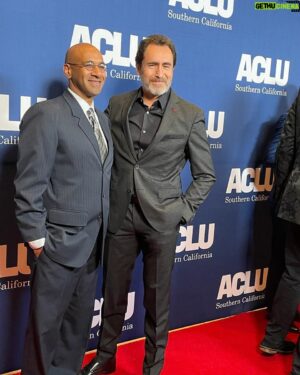 Demián Bichir Instagram - Fue un honor presentar ayer el premio Bill of Rights que otorga la @aclu_socal a la increíble labor que ha realizado como abogado de inmigrantes y refugiados, #AhalinArulalantham. It was a true honor to present the Bill Of Rights Award from the @aclu_socal to #AhilanArulanantham last night. Ahalin has dedicated his life to the legal defense of immigrants and refugies in the highest courts of the United States.