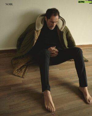 Demián Bichir Instagram - @demianbichiroficial es sin duda, un hombre auténtico. Cada uno de sus logros es reflejo de un trabajo arduo que se mezcla con el corazón. En entrevista para Noir, el actor mexicano nos permite asomarnos más allá de sus personajes, mostrándose como un ser humano que quiere transmitir distintos mensajes a través de cada uno de sus proyectos. 

Créditos: 
Director editorial: @gerardangulo 
Realización: @sergio.valenzuelach  Asistente de moda: @michortizand