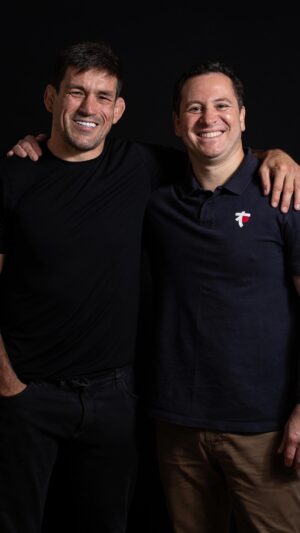 Demian Maia Instagram - “Alguma coisa aqui dentro tá falando pra eu continuar”.

No primeiro episódio do Alma de Atleta, @demianmaia recebe @tiagocamilojudo, que conta sobre suas origens no interior de São Paulo, a ligação com a cultura nipônica e como se tornou um especialista em reagir após sair perdendo em várias lutas.

Um podcast original do The Players’ Tribune Brasil em parceria com a @centraltres.

Episódio completo no link na bio.