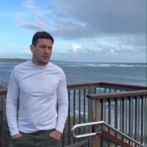 Demian Maia Instagram - Viajar pelo oeste australiano 🇦🇺 foi uma experiência especial. Além de praias impressionantes, tive a alegria de rever meu amigo de época de escola @carvalhocris

... 

🇺🇲 Traveling around Western Australia was a special experience. In addition to impressive beaches, I had the joy of seeing my school friend @carvalhocris

#australia