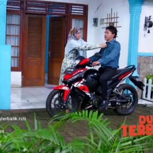 Denaya Bintang Azmi Instagram - Ke Hongkong a,,,,,😊😁