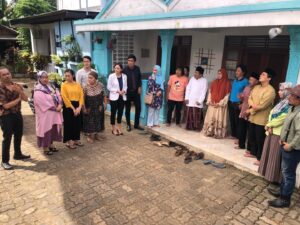 Denaya Bintang Azmi Instagram - Ada apa ya rame2 di rumah bapak akum ??☺️😅