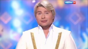 Denis Maydanov Instagram - Привет, друзья! Начинаю ретроспективный показ программы «Новогоднее настроение! Лучшее!» 🌟🎥 💥🎄 

Слушайте мои песни, улыбайтесь и встречайте Новый год с хорошим настроением!! 🙌🎅 ❄️ 

#ДенисМайданов
#ТаисияПовалий @tpovaliyofficial 
#Натали @natali_star74 
#НиколайБасков @nikolaibaskov 
#ФилиппКиркоров @fkirkorov