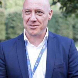 Denis Maydanov Instagram - Вышел с предложением к Президенту России об учреждении новой официальной даты в календаре - День отца (третье воскресенье октября).
⠀
В России есть День матери, День защиты детей, День семьи, любви и верности, а официального Дня отца - нет. Вернее, он проводится, но далеко не во всех регионах и не централизовано. Существует общественная организации «Отцы России», которая уже имеет свои представительства в регионах, и при активном участии А.Ю. Кузнецовой, много сделала для организации данного движения и популяризации темы Отцов в нашем обществе.
⠀
С виду, эта инициатива может показаться просто созданием дополнительного праздника, но на самом деле речь идёт о культивировании и укреплении в обществе Института отца. Современное государство, наряду с экономикой, должно активно развиваться и в социальной сфере.
⠀
Отец - это пример, фундамент, лидер, пример для своей семьи и общества. Молодой человек, вступающий в брак, должен понимать, что это не просто отметка в ЗАГСе, а большая ответственность: создать, содержать и защищать семью и брак, вырастить и воспитать детей, дать им хорошее образование, быть помощником своим пожилым родителям, воспитывая почитание к ним со стороны внуков.
Отец - это тот, кому хочется поклониться в конце его жизни и сказать огромное спасибо за всё, что он сделал; а не тот фольклорный элемент, который когда-то вроде был, дети его не видели, он где-то растворился и даже алиментов не платит.
⠀
Говоря об укреплении Института отца в нашем обществе, мы говорим ещё и об усилении акцента государства на здравоохранении мужчин. У нас есть меры поддержки материнства, детей, а здоровье отцов находится не на первом плане. При серьезном плановом внимании государства к Отцу и Мужчине, через время мы сможем более уверено говорить об улучшении демографии, понижению количества разводов, увеличении продолжительности жизни мужчин.
⠀
Поэтому, учреждение на государственном уровне праздника Дня отца, последующее определение и выполнение системного подхода к миссии и здоровью мужчин России, даст нам возможность получить заметный мультипликативный социальный эффект в будущем.
⠀
#ДенисМайданов #ДеньОтца