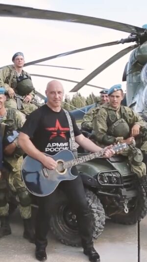 Denis Maydanov Instagram - От всей души поздравляю боевое братство и элиту наших вооруженных сил с профессиональным праздником!! Отдельные поздравления Командующему ВДВ Андрею Николаевичу Сердюкову и легенде ВДВ Владимиру Анатольевичу Шаманову! 
А также поздравляю ярких представителей ВДВ - Заместителя директора Федеральной службы по военно-техническому сотрудничеству Михаила Викторовича Бабича и заместителей министра обороны Юрия Садовенко и Героя России Юнус-бека Евкурова!

В честь всех моих друзей, знакомых и незнакомых, которые служили, служат и будут служить в ВДВ - звучит сегодня моя одноимённая песня, посвящённая вам, которая за эти три года стала уже большим хитом и которая в этот день звучит из всех машин, телефонов, окон и, конечно, ресторанов, где отмечается #ДеньВДВ ! Крепчайшего всем здоровья, Удач и Побед! Спасибо, ребята, за Службу и #Любовь к Родине! 
Сегодня главный тост - За #ВДВ ! ✊️👨‍🎤🇷🇺