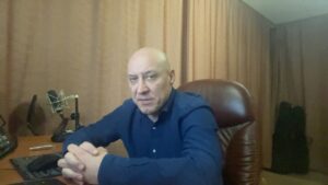 Denis Maydanov Instagram - Здравствуйте, друзья! 
Ещё в 2014 году я написал песню Родина, которая начиналась словами: 
Мы конечно за мир, Но кто скажет, что нет войны? Покажите мне их сумасшедший процент
И нарушен пунктир, только нашей здесь нет вины
Мы все время у тех красных линий и черт, за которыми Родина! 

И сейчас я хочу смысл своей песни продолжить словами: 
Россия не начинает войны. Она их заканчивает! 

Внутренними делами и идеологией страны заниматься также необходимо, как и внешней политикой. Мы займёмся этим обязательно. Это необходимо. У нас выросло за 30 лет поколение толерантных, беспринципных людей, которые сейчас не понимают ЧТО происходит и кричат «нет войне». Невозможно сейчас быть пацифистом и патриотом одновременно. История не предоставляет этой возможности. 

Эта военная операция - финал войны, а не ее развязывание. Мы 8 лет пытались ее закончить переговорами. Но мирные люди в Донбассе продолжали гибнуть - украинской властью и армией осуществлялся геноцид народа, выступившего против майдана. Геноцид по отношению к старикам, женщинам, детям ДНР и ЛНР. Простыми и страшными словами - 8 лет жителей Донбасса убивали. Так что же все вы, кто кричит сейчас «нет войне», не кричали все эти 8 лет? 

А Украина превращалась в антироссию и военную базу для атаки на Россию. Я с 2014 года почти ежегодно бывал с концертами в Донбассе, разговаривал с людьми и видел многое собственными глазами. Дорога - Донецк -Луганск по разбомбленным ВСУ населенным пунктам. Это страшно. 

Донбасс для меня - часть моей личной истории. Луганская область - место, где жили мои дедушка и бабушка, где родилась моя мама и ее братья, где я проводил в детстве всё лето, приезжая на каникулы. А теперь, заезжая в ходе своих поездок в родные сердцу места, я, сидя уже у могил своих предков с ужасом видел во что превратила война эту землю. 

То, что делает Россия сегодня, это не бряцание оружием, это действия, направленные на денацификацию и демилитаризацию Украины. Мирных жителей и города наша Армия не трогает. Уничтожаются только военная инфраструктура, многие объекты которой построены уже руками США.

Продолжение в комментариях 👇