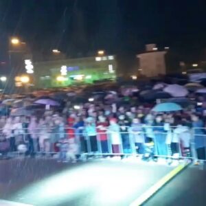 Denis Maydanov Instagram - Вчера в Югорске отметили сразу два праздника День города и День работников нефтяной и газовой промышленности! И дождь нам был не помеха!

Ещё раз поздравляю всех горожан! Спасибо за тёплый приём, отличное настроение и шикарный совместный вечер!

Хотел бы отдельно отметить компанию ООО «Газпром трансгаз Югорск» @presscentergty которая является мощным производственно-социальным комплексом в состав которого входит 41 филиал расположенный в 28 трассовых посёлках и городах. Компания обслуживает самый большой участок газотранспортной системы России. 

Благодарю руководство компании за активное участие в жизни и развитии региона! «Газпром трансгаз Югорск» поддерживает творческих людей и любителей здорового образа жизни, участвует в развитии вокальных и танцевальных направлений, театра, КВН, а также детского спорта. Во всех 28 трассовых городах и посёлках успешно работают спортивные и культурные объекты.

Отдельная благодарность Главе города Югорска Андрею Бородкину @borodkin_yugorsk за организованный праздник для жителей, а также местной певице центра «Норд» Евгении Тартановой за дуэт «Территория сердца»

#ДенисМайданов #ДеньГорода #Югорск