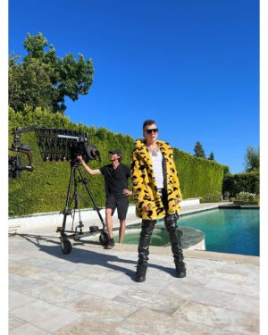 Denis Vasilenko Instagram - Немножко фактов:

1: Первую часть клипа снимали в Pasadena Princess Mansion за 50 Лямов, там снимал свой клип “A boy is a gun” Tyler The Creator, LIL TJAY & Polo g - headshot, снимали рекламу с Beyonce и тд.

2. Стилистом была танцовщица Destiny’s child, Akon в прошлом, а сейчас звездным стилистом, одевающим всех звезд от Джона Ледженда до NLE CHOPPA (а вообще всех топовых рэперов) Oth’than Burdside 

3. На кране у нас летал один из топовых специалистов в Голливуде @limitlessnow Помимо того что он снимал клипы Bad Bunny, Travis Scott и большинства сегодняшних звезд, он также был главным по крану в очень крутых фильмах Guardians of Galaxy и 127 hours 

4. Наконец режиссеры клипа с лэйбла Бёрдмэна, Legit Looks снимали клипы Yellawolf, NLE CHOPPA, Yung Thug, Rubi Rose и массе других крутых артистов.