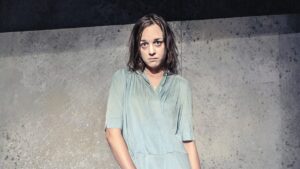 Denisa Barešová Instagram - AŤ VEJDE TEN PRAVÝ • POSLEDNÍ 3 REPRÍZY • 22.3. • 13.4. • 17.5. • SRDEČNĚ ZVU •
 “Měl bys mě rád, i kdyby se ukázalo, že nejsem holka?”
Moje milovaná inscenace brzy končí. Vždy nezapomenutelné dvě hodiny na jevišti s @oskar.hes 🤍

Foto @patrikborecky 

@svandovodivadlo @reset_actors #theatre #lettherighonein #johnajvidelindqvist