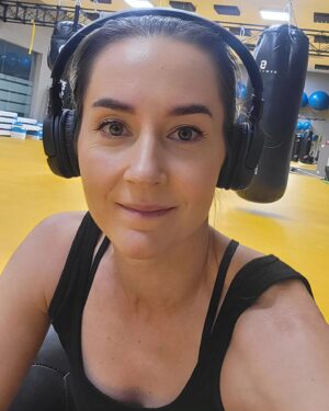 Denisa Helceletová Instagram - Dneska jsem si udělala čas jen pro sebe a dala svému tělu pořádně zabrat. Absolvovala jsem komplexní trénink – břicho, nohy, ruce, záda. Full body cvičení je moje oblíbená cesta, jak udržet formu a cítit se skvěle.

A teď k něčemu jinému: moje obočí! Po dlouhém rozhodování, jakou metodu zvolit, jsem se nechala pohltit změnou a vypadá to, že jsem udělala správnou volbu. Čtyři dny po proceduře a výsledek už není tak překvapivý jako na začátku. Jak se vám líbí?