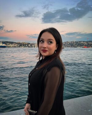 Deniz Altan Instagram - Kara ağaç destanı gecesinden 🌙 Bana eşlik ettiği için @ismet__akgun  e teşekkürler 🤍