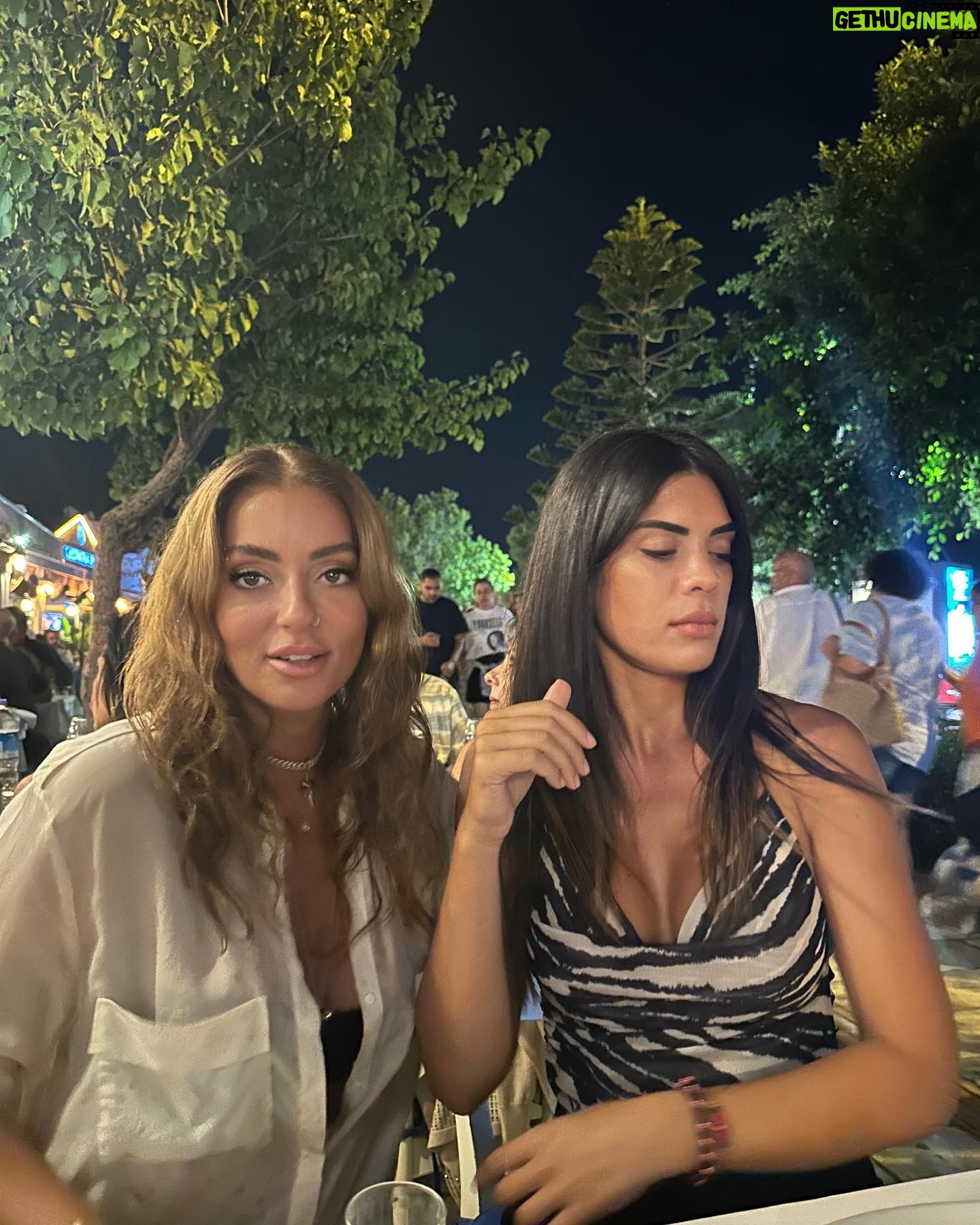 Deniz Arna - 438 Likes - Hande ♥️