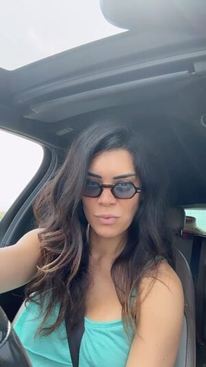 Deniz Arna Instagram - Deniz Arna car disco summer edition 😉💃🏻🕺🏻