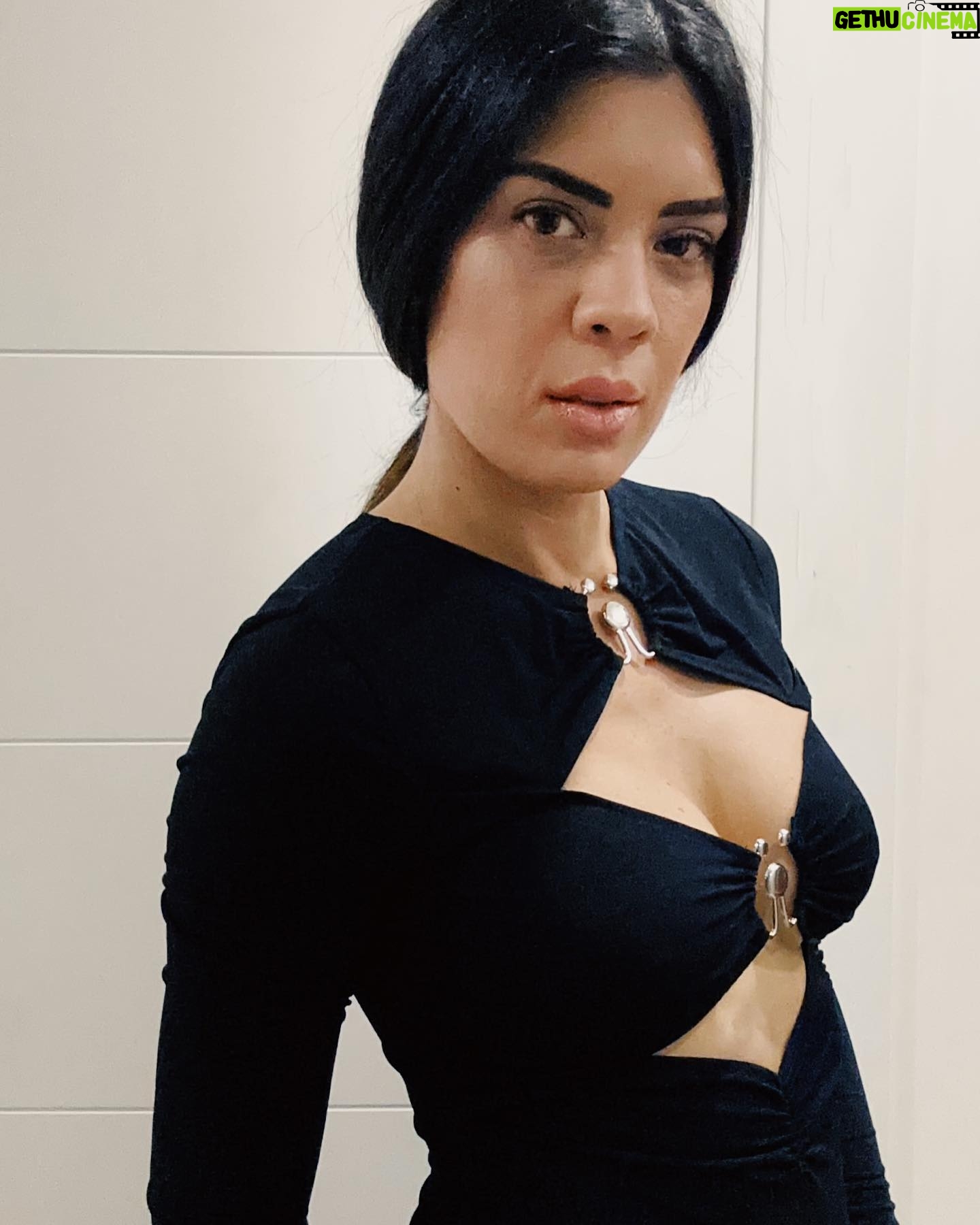 Deniz Arna - 497 Likes - Pınar beni konsere götürüyor :)
Dur nası çıktım?