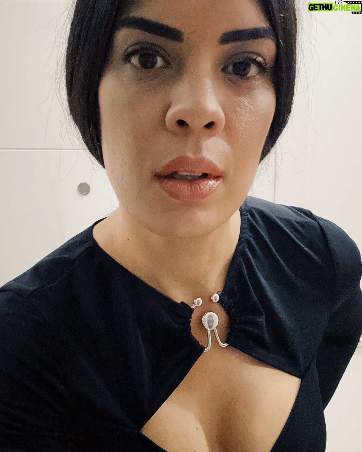 Deniz Arna - 497 Likes - Pınar beni konsere götürüyor :)
Dur nası çıktım?
