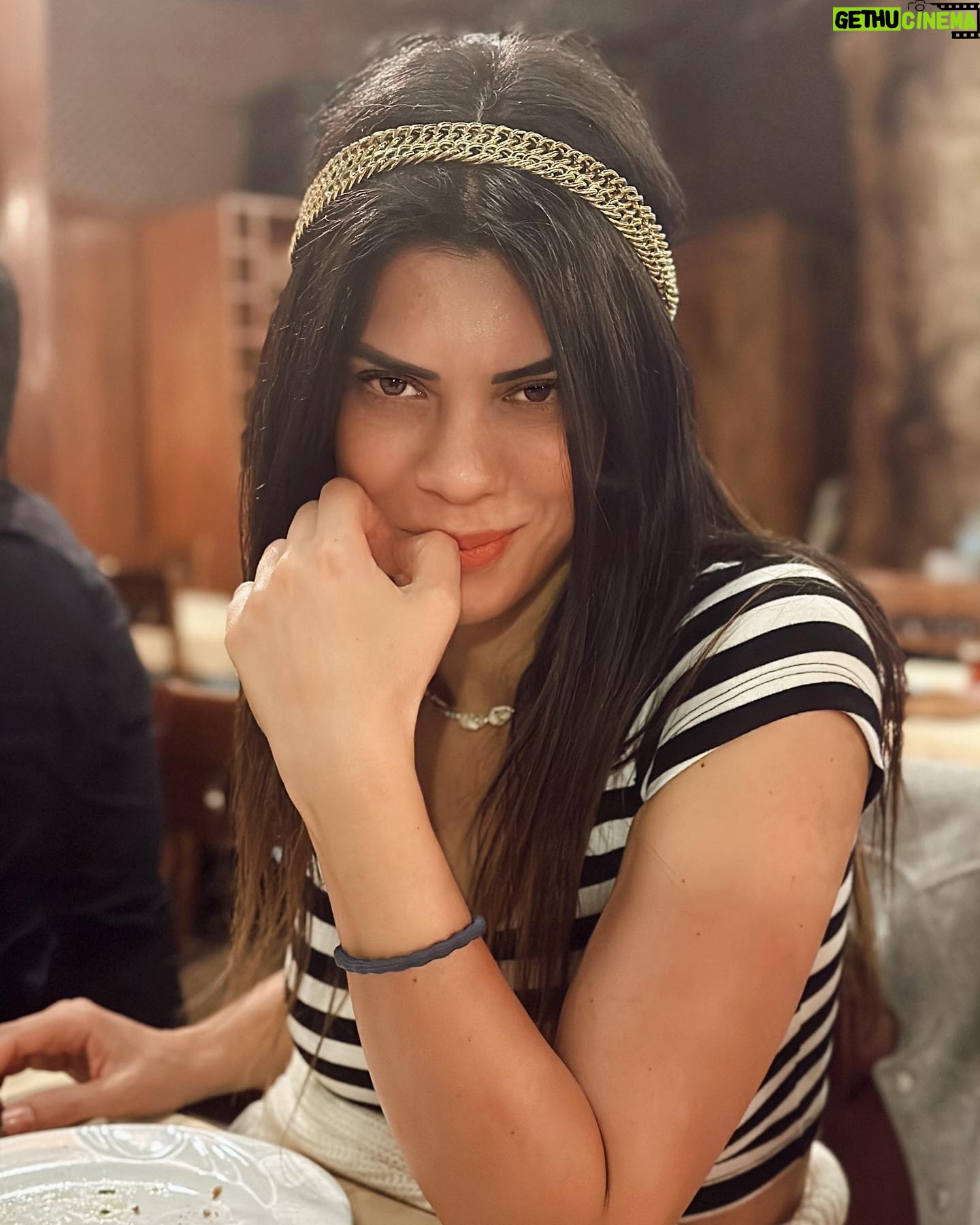 Deniz Arna - 482 Likes - Alive 💛
📸 @elifozarar