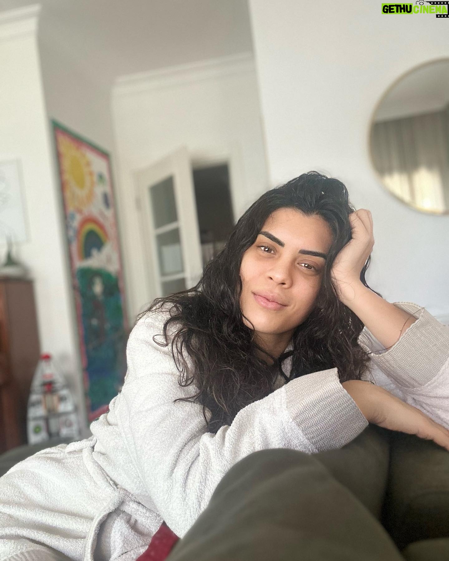 Deniz Arna - 444 Likes - Şöyle bir bakıyorumdur kapanan kapılara…
Ve yeniden açılacak olanlara 🌟🌟🌟
#doğumgünümensevdiğimgün
#21Mart
