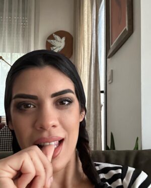 Deniz Arna Instagram - Bilen bilir çocukken de çok örerdim 🎀🥳