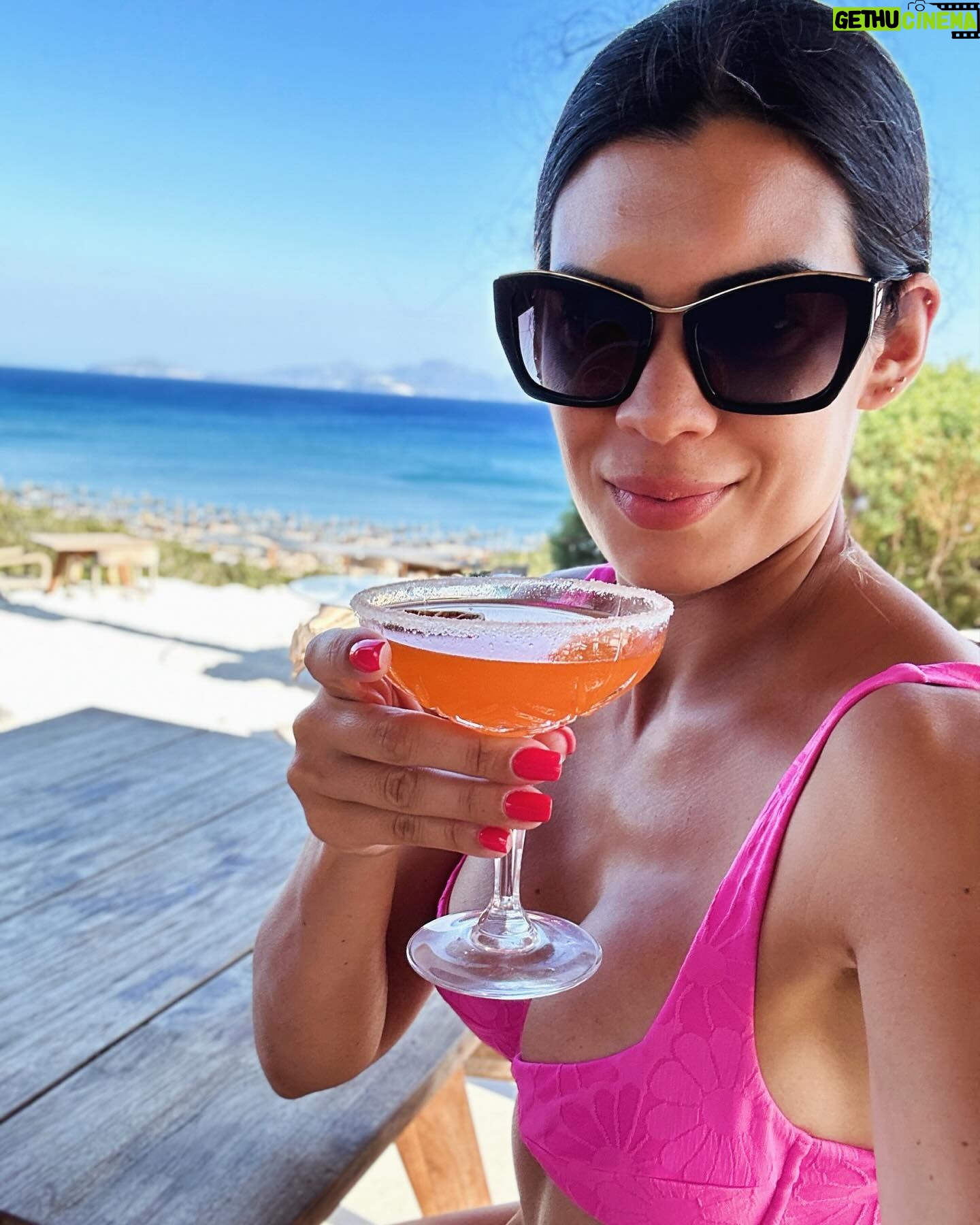 Deniz Arna - 476 Likes - Sending love from one of the best days of this year 🐳🩷
