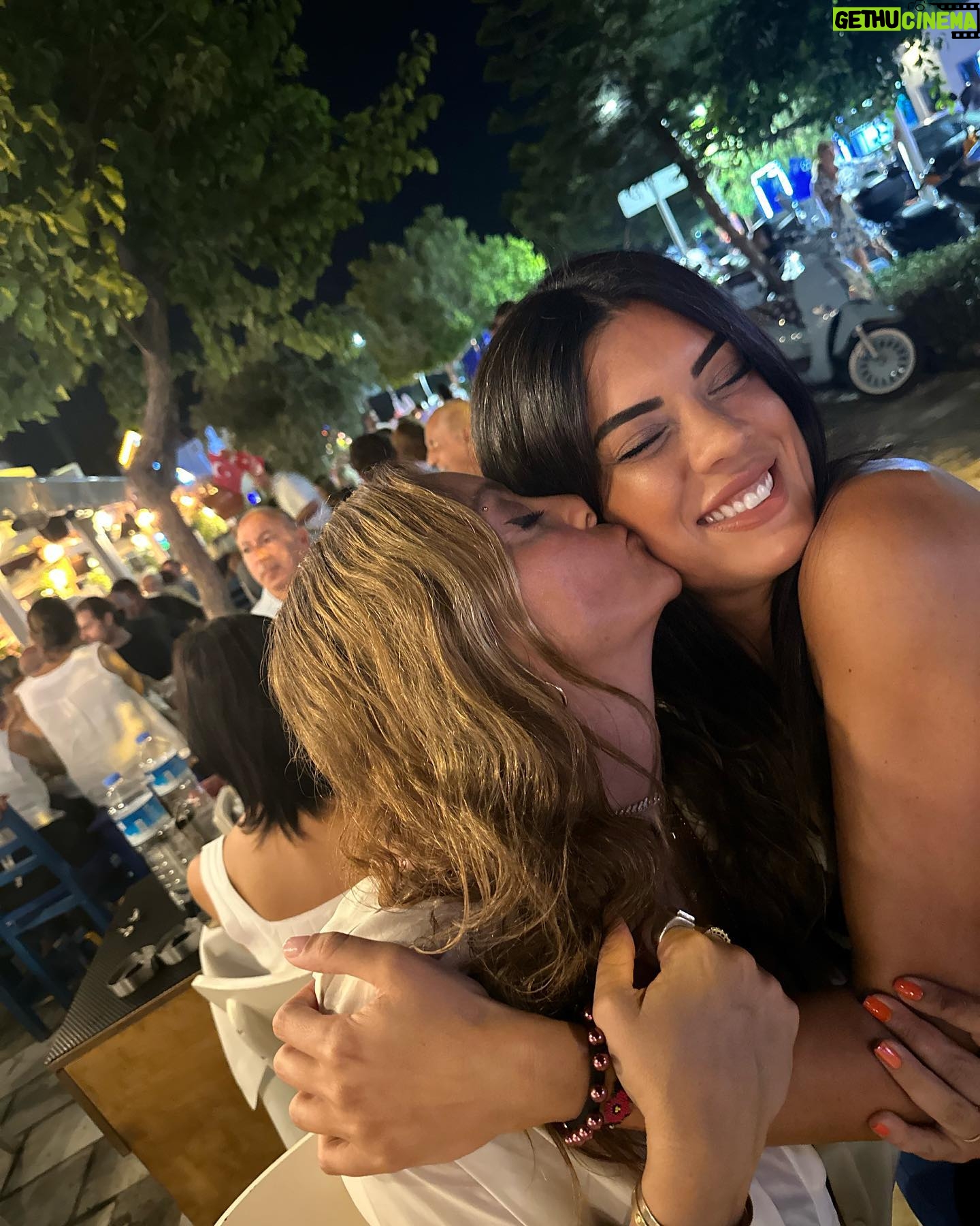 Deniz Arna - 438 Likes - Hande ♥️