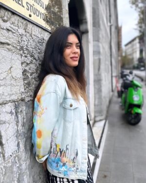 Deniz Arna Instagram - 💭