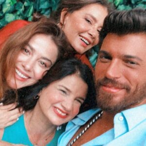 Deniz Özerman Instagram - Sevgi herseyi çözer💙😎🙏thank you for loving us💙❤😘we love you too🙏😘❤💙@bayyanlisfox @foxturkiye