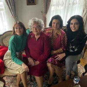 Deniz Özerman Instagram - #yangıngünleriindependenta #tabii#trtdigital#tbt #series @tabii www.tabii.com💙🙏🙏🌹❤❤1979 yıllarında geçen 8 bölümlük dizimiz tabii.com da ücretsiz sadece mail adres ve şifreniz ile izlenebilir 🙏🙏🙏😊😉💙🌹❤❤ @omerfaruksorak @denizenyuksek#fikretkuşkan #boraakkaş #nevraserezli #ecemkaravus