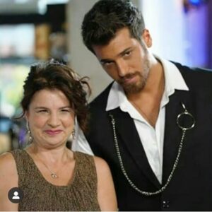 Deniz Özerman Instagram - Zia Fitnat😎Yenge&Yeğen✌🙏💙❤Are you ready for Episode 13? Bu cuma şaşirtacak ve güldürecek yine😘bekliyoruuuuuzz @bayyanlisfox @goldfilmyapim Olaylar olaylaar😷🙏😎😎