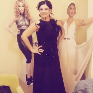 Deniz Özerman Instagram - TBT #benzemezkimsesana 2015#yarisma #entertainment #tvshow #hakanakkaya Güzel elbisem ❤@hakanakkaya ❤🙏❤💙💙👏👏🙏 sponsorluğunda giyme şansına sahip olmuştum.