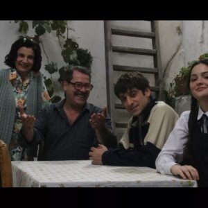 Deniz Özerman Instagram - #yangıngünleriindependenta #tabii#trtdigital#tbt #series @tabii www.tabii.com💙🙏🙏🌹❤❤1979 yıllarında geçen 8 bölümlük dizimiz tabii.com da ücretsiz sadece mail adres ve şifreniz ile izlenebilir 🙏🙏🙏😊😉💙🌹❤❤ @omerfaruksorak @denizenyuksek#fikretkuşkan #boraakkaş #nevraserezli #ecemkaravus