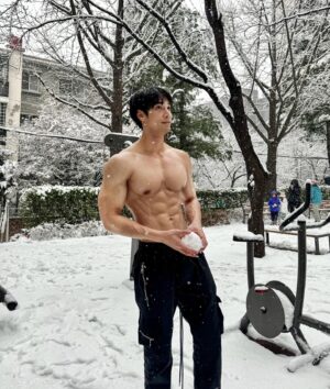 Denkhun Ngamnet Instagram - คนฮอตเค้าไม่หนาวหรอก