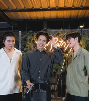 Denkhun Ngamnet Instagram - 4.20 วันเกิดผมเองครับ 30แล้วก็เหลือแค่ปากที่ยังแจ๋วอยู่ ผมขอบคุณทุกๆคนที่อยู่ในชีวิตผมทั้งที่ยังอยู่และผ่านเข้ามา ทุกเรื่องที่เกิดขึ้นมันเป็นสิ่งดีงามทุกเรื่อง ให้ผมได้เรียนรู้ ให้กำลังใจและให้ความรู้สึกต่างๆ ถ้าผมไปทำเรื่องอะไรให้ใครไม่สบายใจหรือไม่ถูกใจ ถ้าได้อ่านข้อความนี้ ผมขอของขวัญวันเกิดเป็นให้อภัยนะครับ การใช้ชีวิตมาถึง30นี้ ผมยังห่างไกลจากคำว่าโตอีกเยอะเลยครับ แต่การที่ได้เจอผู้คนมันทำให้ผมเข้าใจอะไรมากขึ้น ขอบคุณทุกคน ทุกความคิดเห็น ทุกความรัก 🙏🙏
