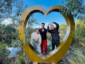 Dennis Chew Instagram - 《#早安玉建蔡煌崇》国煌，崇庆和荣祖安全抵达了南澳大利亚！✈️ 和你们分享这周末在维特港 Victor Habour 的精彩时光 ❤️🥰

来临的星期记得要密切关注 #LOVE972，我们会在这里做现场广播！

📅 5月13日 - 17日（星期一到五）
📟 8AM - 10AM （现场广播）
🔴 9AM - 10AM （Facebook Live)